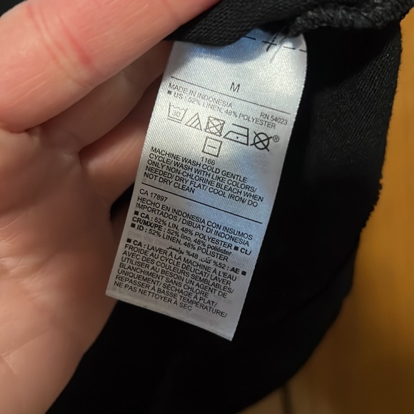 Old Navy tee - size medium - Picture 3 of 4